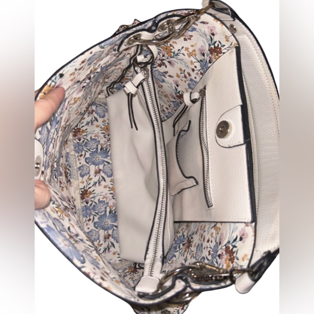 Steve Madden bucket bag.m white/cream with silver hardware 2detachable strapsEUC - Picture 7 of 13